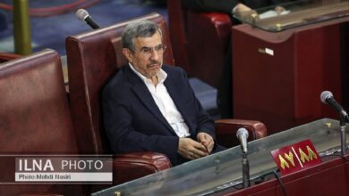 عکس واکنش تند مشاور احمدی نژاد به توهین آمنه سادات ذبیح پور به رئیس جمهور سابق