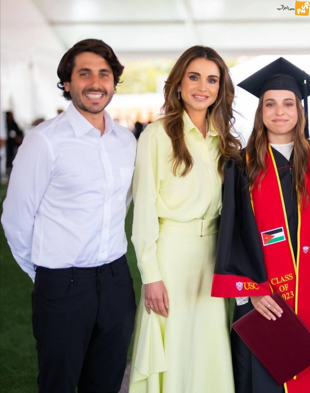 ملکه اردن در جشن فارغ التحصیلی دخترش این لباس جنجالی را پوشید! عکس 1 ملکه اردن در جشن فارغ التحصیلی دخترش لباس خوبی پوشید!