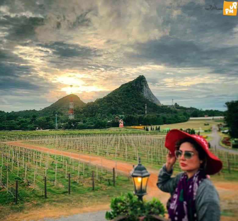 تقریحات لاکچری خانم بازیگر در سفر به خارج از کشور! 2 سولماز اقمقانی بازیگر سه روز است که عاشق خارج از کشور است.