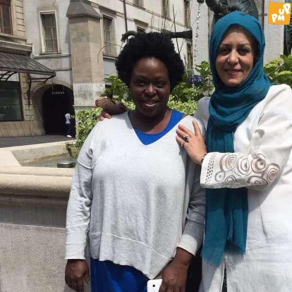 ببینید این "مجری معروف" بعد از مهاجرت چه شکلی شده است! + عکس 1 به تازگی عکسی از اکرم محمدی خواه یکی از مجریان معروف رادیو که مدتی مهاجرت کرده بود با چهره ای شکسته به خارج از کشور منتشر شد.