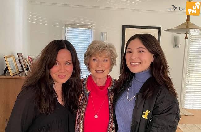 زیبایی همسر 77 ساله 'بروسلی' همه را لال کرد/عکس 1 همسر بروس لی، لیندا لی کادول، در سال 1964 با بروس لی ازدواج کرد. او کتاب بروس لی: مردی که فقط من می شناختم را بر اساس فیلم اژدها: داستان بروس لی نوشت.