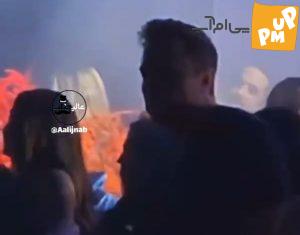 تصاویری از "ایلان ماسک" در یک کلوپ شبانه که برای او حاشیه ساز شد! 2 تصاویری از "ایلان ماسک" در یک کلوپ شبانه که برای او حاشیه ساز شد!