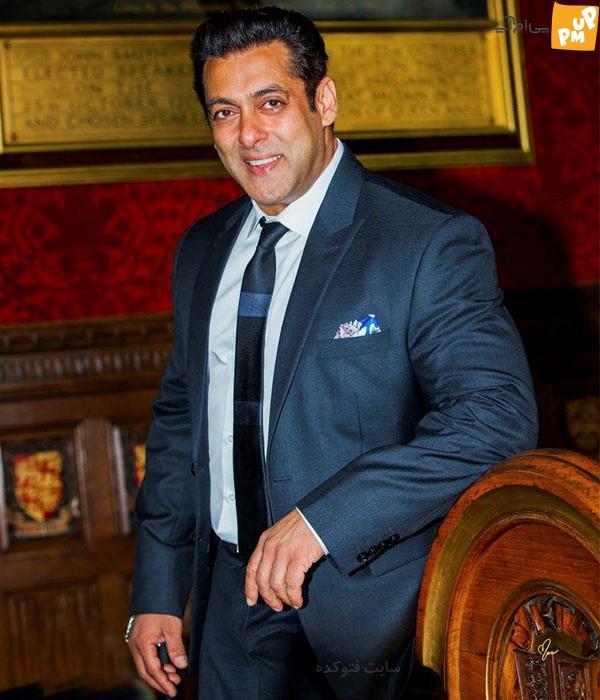 حقیقتی باور نکردنی، این بازیگر مشهور هند اصالت افغانی دارد/ عکس 1 سلمان خان یکی از بزرگترین بازیگران سینمای هند است، پدرش سلیم خان نویسنده مشهور و مادرش سلما خان همسر اول پدرش و پدربزرگش مسلمان مهاجر از افغانستان به هند است.