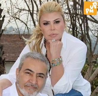 تصویری از همسر 20 ساله ستار بعد از چندین سال زندگی مشترک! 1 ستار درباره همسرش گفت: سی و هفت سال است که با همسرم مهناز زندگی می کنم و در یک کاباره تهران با هم آشنا شدیم. بعد از دو سال آشنایی تصمیم گرفتیم ازدواج کنیم.