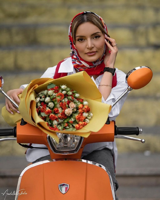 نیلوفر پارسا، بازیگر ۳۳ ساله که با بازی در نقش بیتا در سریال آوای باران به شهرت تصاویری از خود را در صفحه اینستاگرامش منتشر کرد.