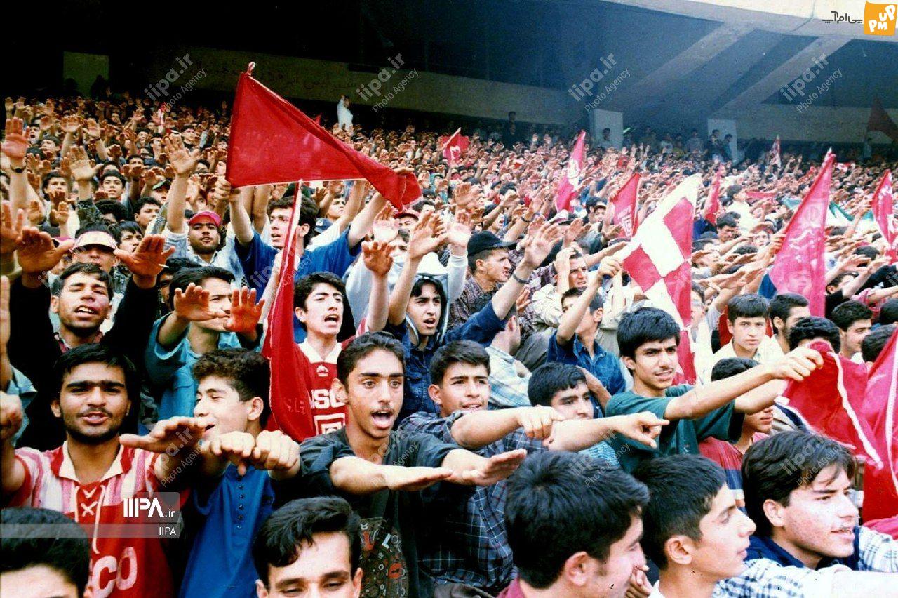 عکس های زیرخاکی از تماشاگران دربی پایتخت در "دهه ۷۰"
