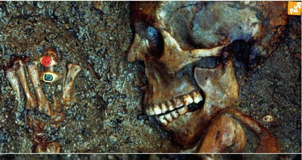 جسد یکی از قربانیان فوران آتشفشان "وزوو" که در شهر باستانی هرکولانیوم در ايتاليا یافت شده است!