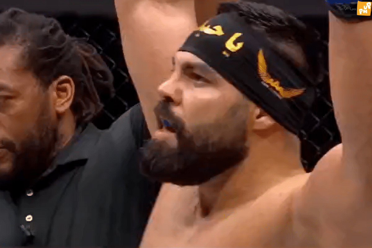 امیرعلی اکبری و حریف کانادایی داستین جوینسون در رشته MMA با هم مبارزه می کنند
