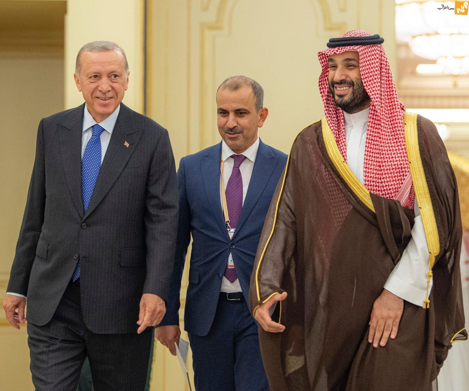 هدیه اردوغان به ولیعهد عربستان / محمد بن سلمان برای اردوغان رانندگی می کند (+ عکس و فیلم) / سعودی ها از ترکیه پهپاد می خرند