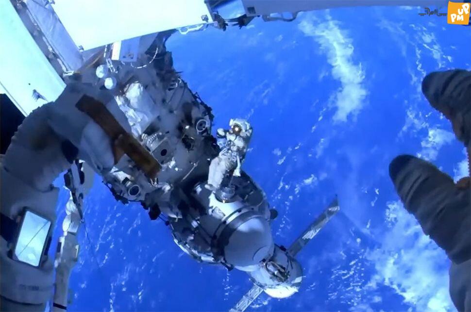 حرکت غافلگیر کننده فضانورد روسی / نشستن روی بازوی رباتیک اروپایی ایستگاه فضایی! / تصویر