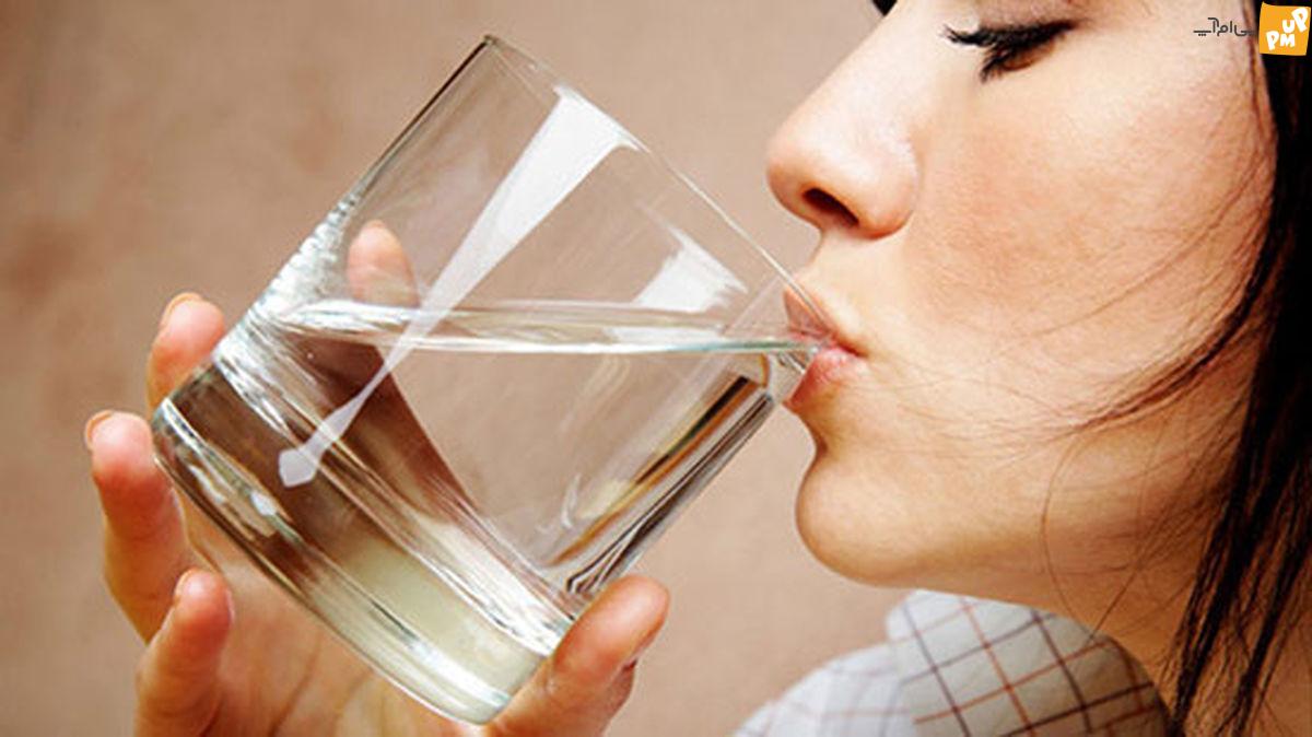با نوشیدن آب در این شرایط به کلیه های خود آسیب خواهد زد! / آسیب به معده و دستگاه گوارش با این عادت ناسالم!
