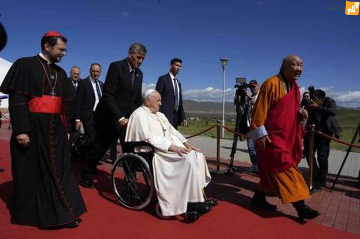 دیدنی های امروز؛ از سفر پاپ به مغولستان تا افزایش تنش های اجتماعی در سوئد