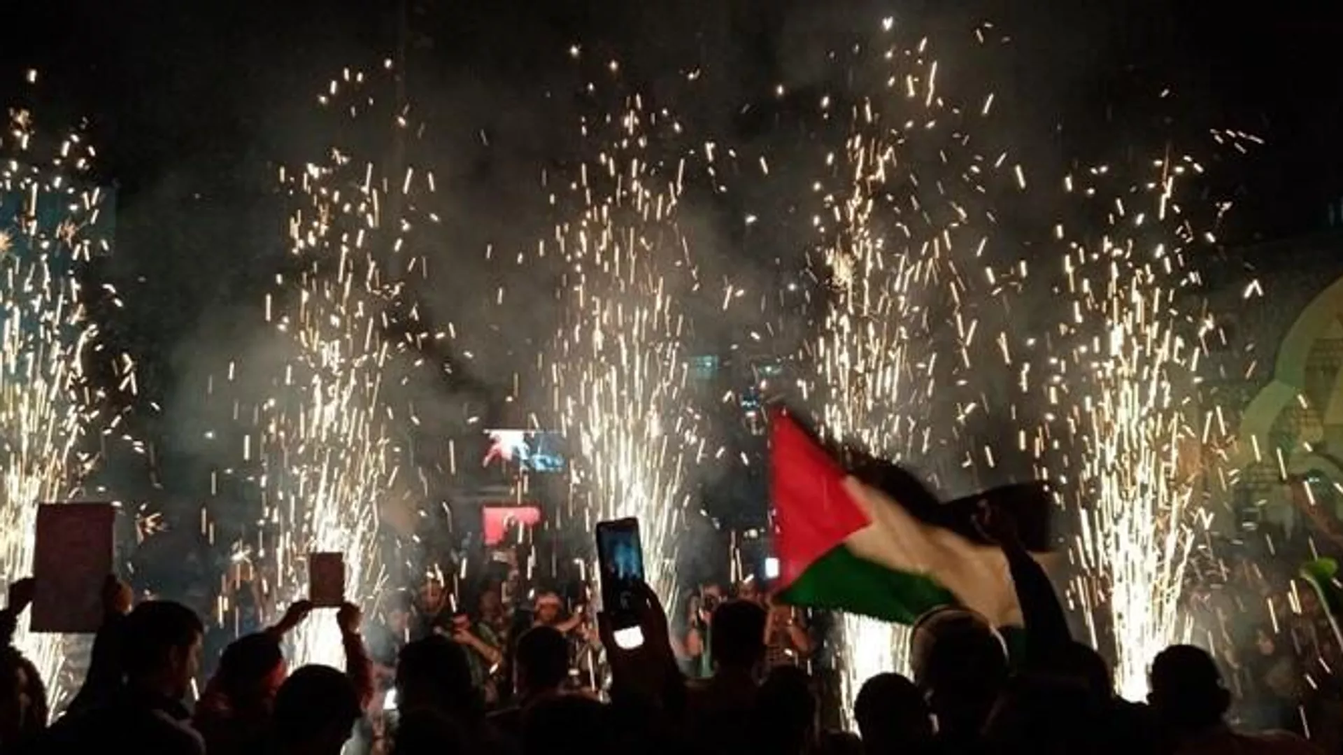 جشن در تهران پس از حملات مقاومت به اسرائیل!/عکس