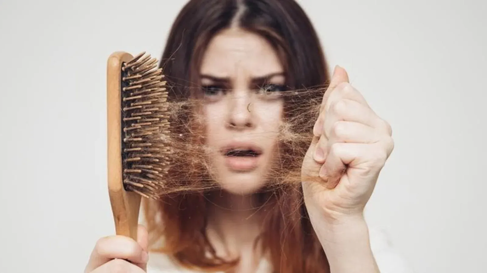 3 روش شگفت انگیز برای جلوگیری از ریزش مو که هر زنی باید آن را بداند!