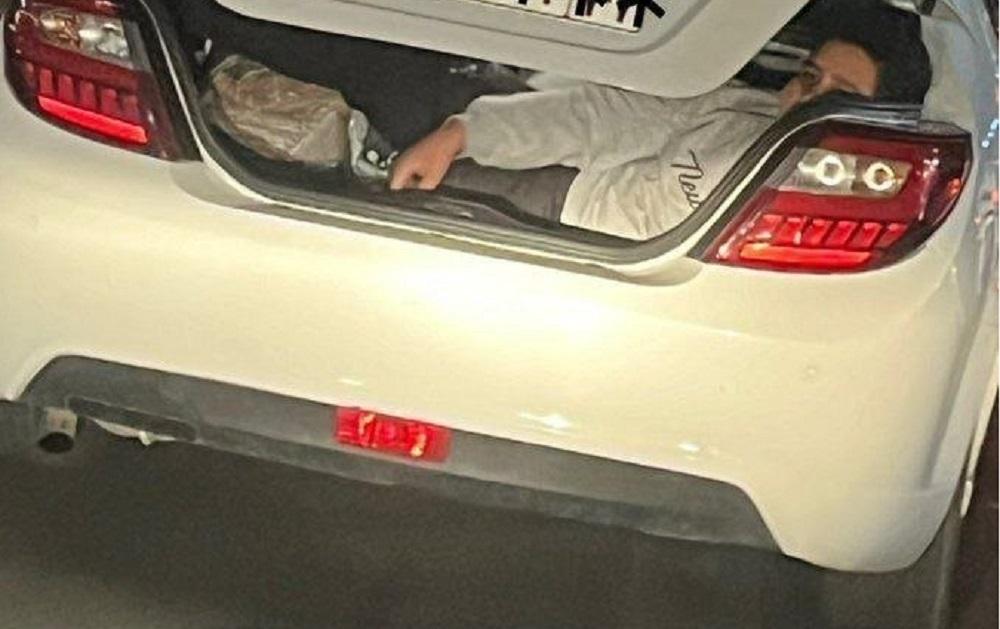 اقدام عجیب راننده ایرانی!/ کودک را در صندوق عقب بگذارید! /عکس