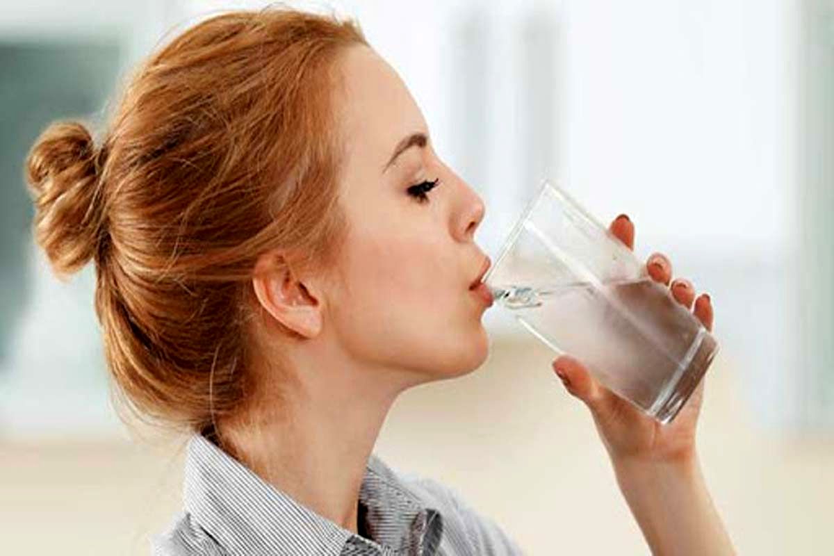 چه زمانی نوشیدن آب باعث کاهش وزن می شود؟