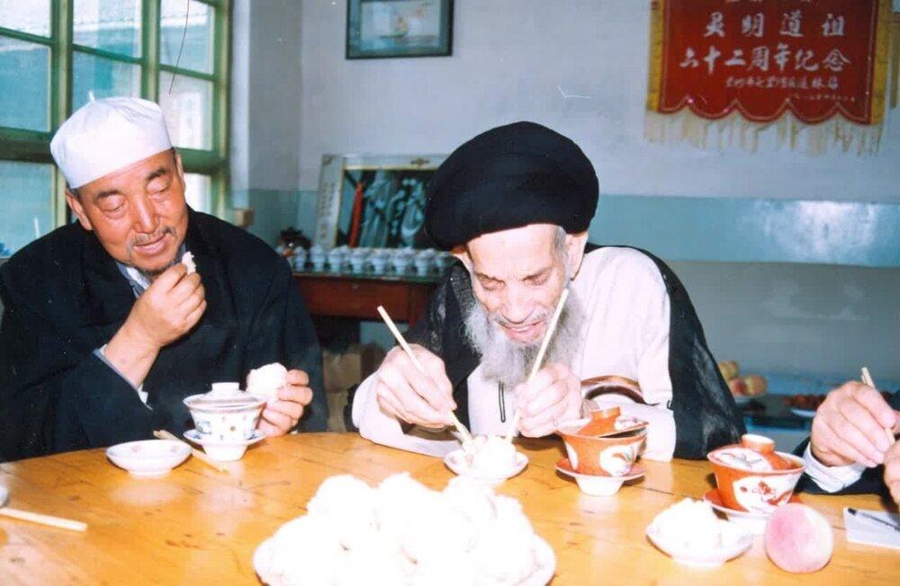 غذای عجیب روحانیون معروف به سبک چینی + عکس