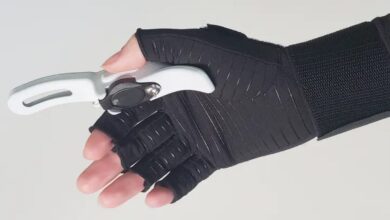 دستکش های هوشمند به افراد فلج کمک می کند