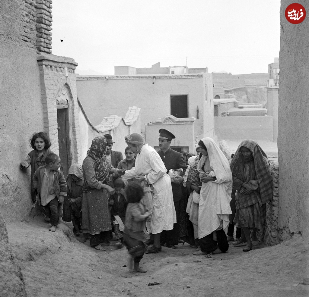 اشغال ایران؛  زمانی که آمریکایی ها کمک های مالی را در ایران توزیع کردند