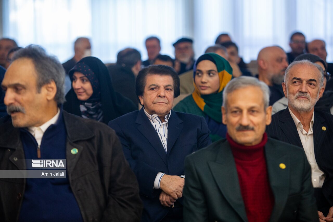 دیدار رئیسی با هنرمندان کشور/ از عباس قادری گرفته تا علی نصیریان+ تصاویر 3 دیدار رئیسی با هنرمندان کشور/ از عباس قادری گرفته تا علی نصیریان+ تصاویر