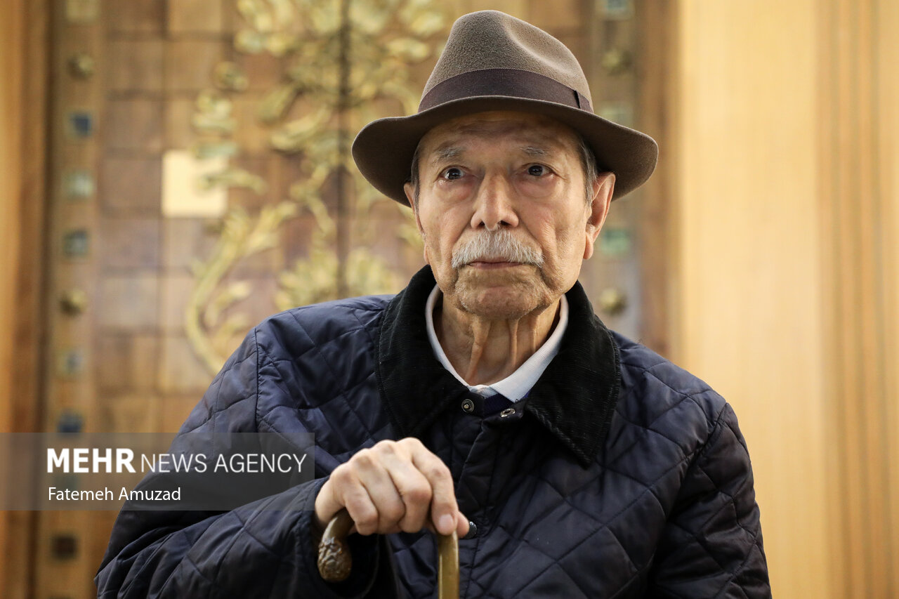 دیدار رئیسی با هنرمندان کشور/ از عباس قادری گرفته تا علی نصیریان+ تصاویر 5 دیدار رئیسی با هنرمندان کشور/ از عباس قادری گرفته تا علی نصیریان+ تصاویر