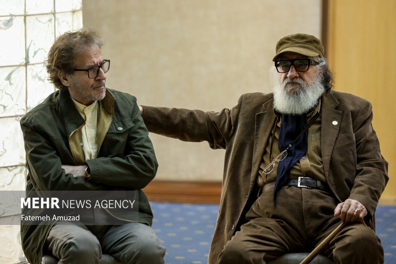 دیدار رئیسی با هنرمندان کشور/ از عباس قادری گرفته تا علی نصیریان+ تصاویر 14 دیدار رئیسی با هنرمندان کشور/ از عباس قادری گرفته تا علی نصیریان+ تصاویر