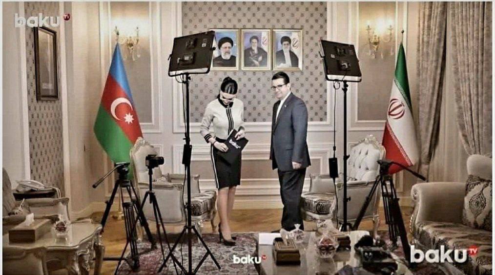 عکس مصاحبه سفیر ایران با خبرنگار برهنه آذربایجان در سفارت