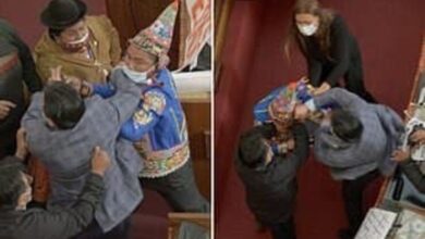 ضرب و شتم نمایندگان مجلس بولیوی در وسط مجلس مقابل دوربین ها را ببینید