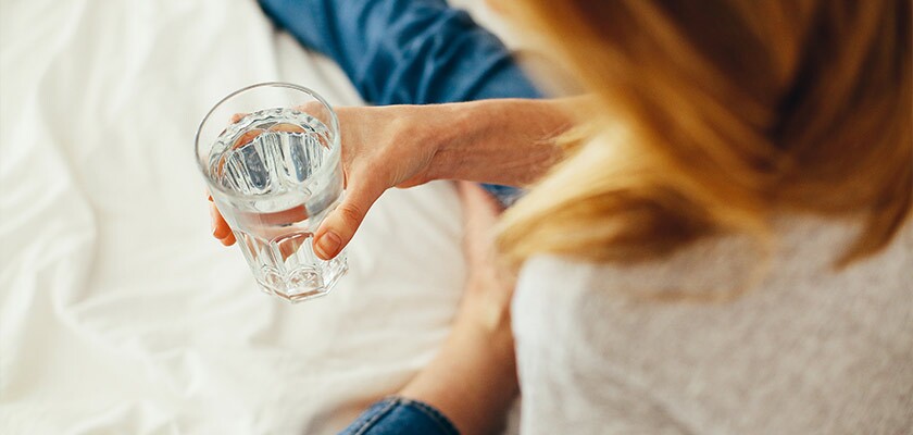 هشدار دانشمندان نسبت به نوشیدن آب قبل از خواب