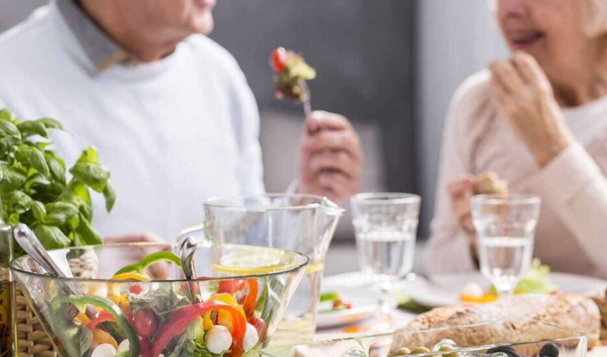 4 عادت غذایی که پیری را به تاخیر می اندازد