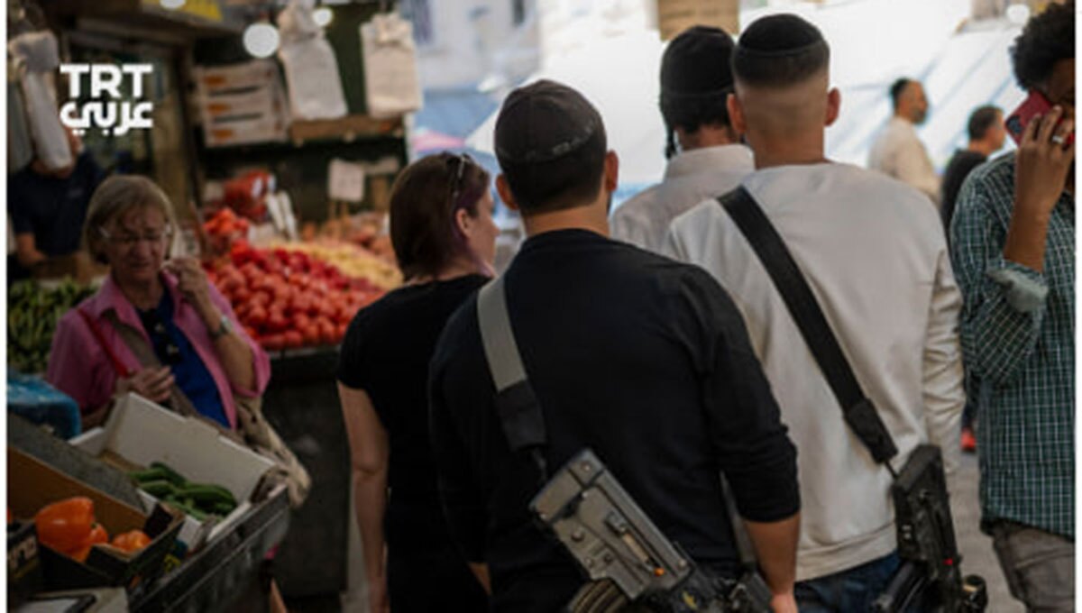 اسرائیلی های وحشت زده به سوی خواربار فروشی ها هجوم می آورند