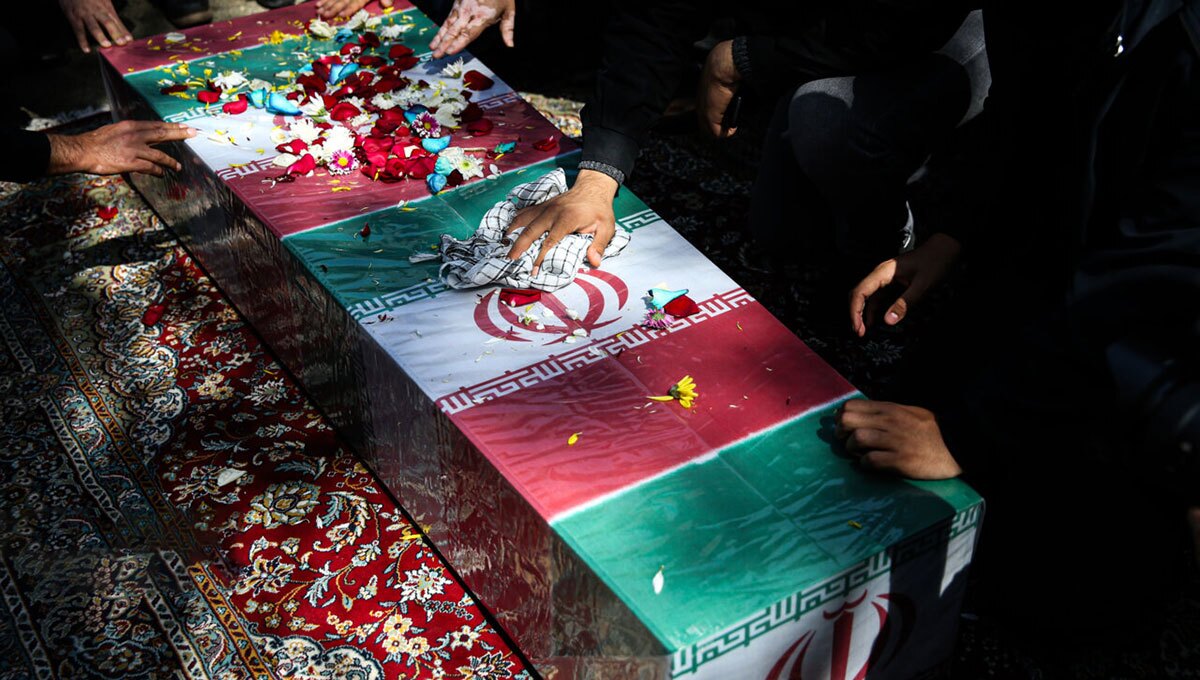 تشییع پیکر شهید گمنام در لیگ تفنگ (عکس)