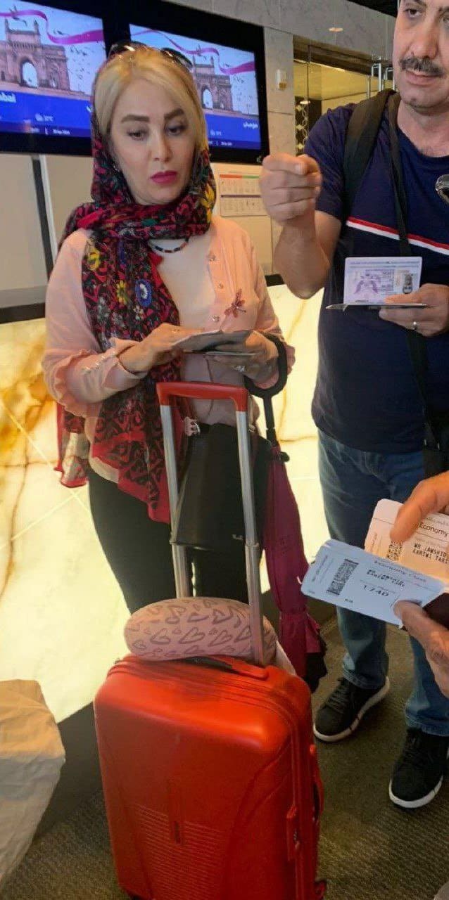 عکس حجاب ژیلا صادقی مجری تلویزیون در سفر به آمریکا