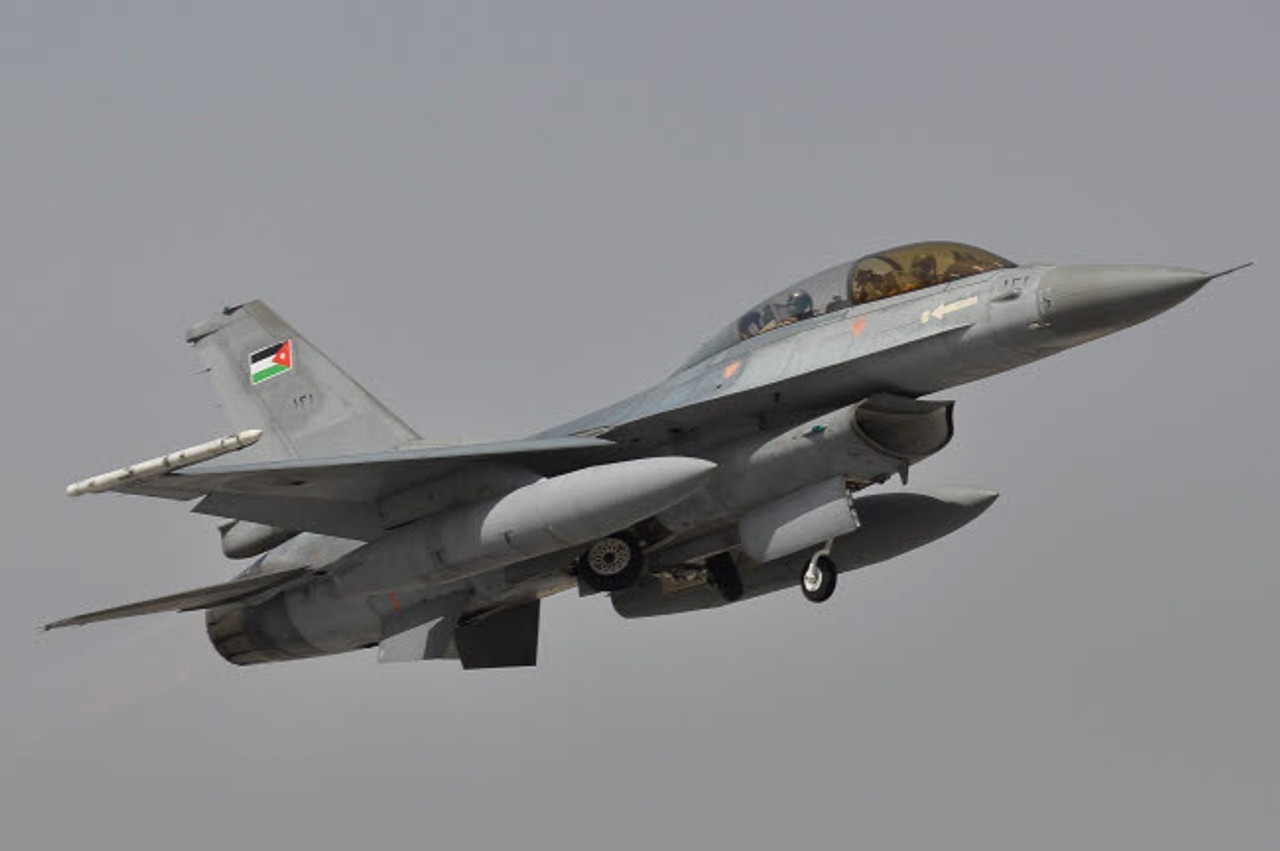 نیروی هوایی سلطنتی اردن چه هواپیما و هلیکوپتری دارد؟