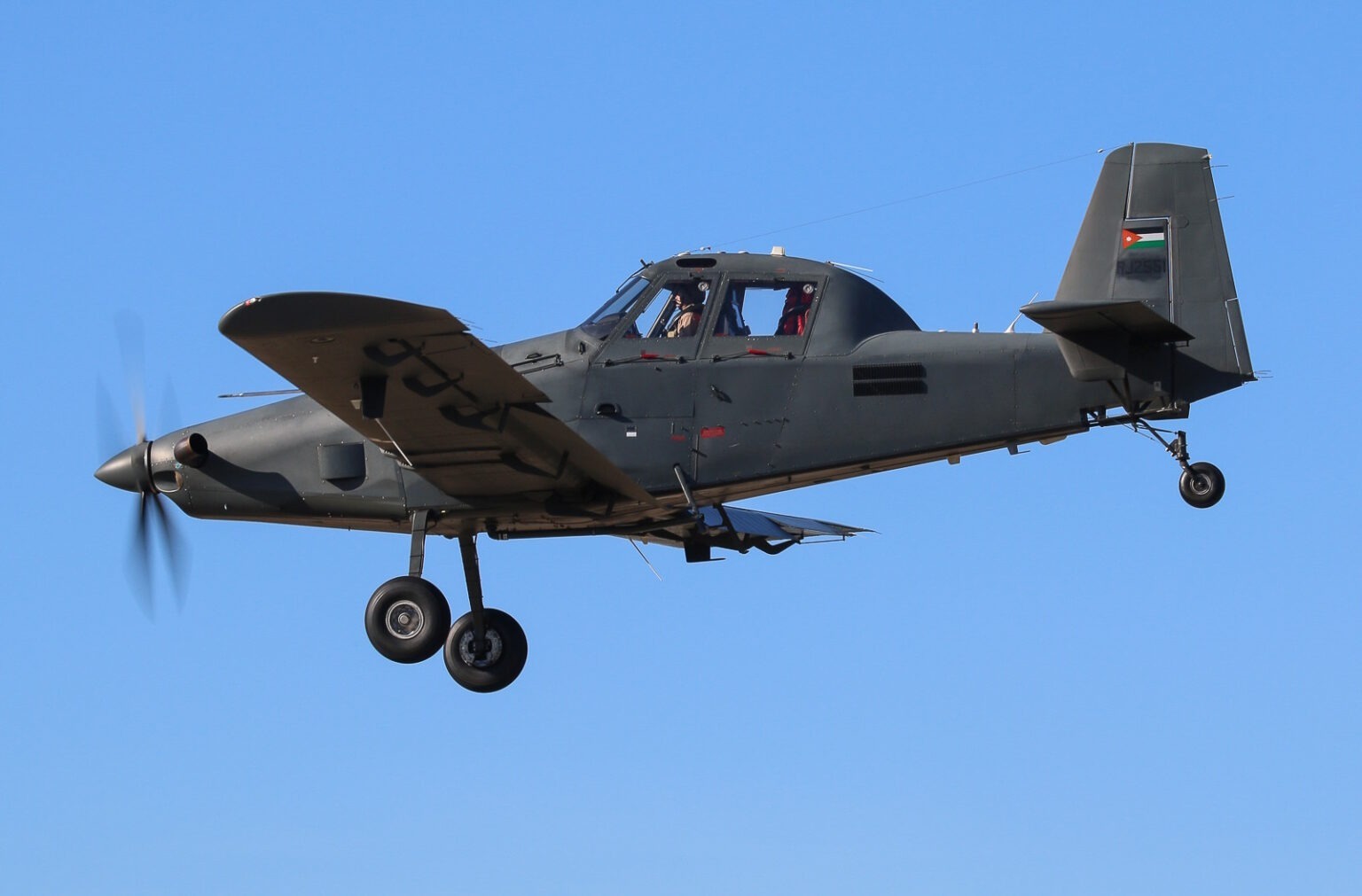 نیروی هوایی سلطنتی اردن چه هواپیما و هلیکوپتری دارد؟