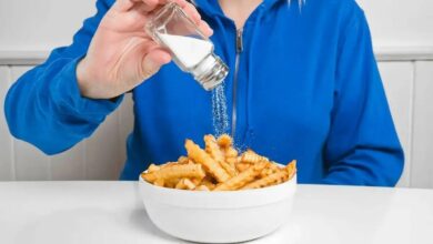 نمک زدن به غذا با افزایش ۴۱ درصدی خطر ابتلا به سرطان معده همراه است