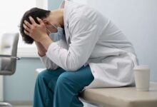 افزایش 3 تا 5 برابری خودکشی در جامعه پزشکی چه عواملی باعث خودکشی پزشکان می شود؟/ «هجرت پزشکان نوعی خودکشی است»