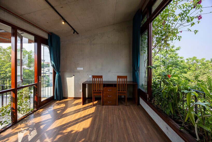 خانه آشیانه در ویتنام با طراحی متمایز و مینیمالیستی خود توسط معمار Ho Qué تحت تأثیر قرار می گیرد.