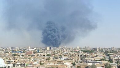 آتش‌سوزی گسترده در انبار لوازم خانگی نجف؛ تلاش آتش‌نشانان برای مهار حریق