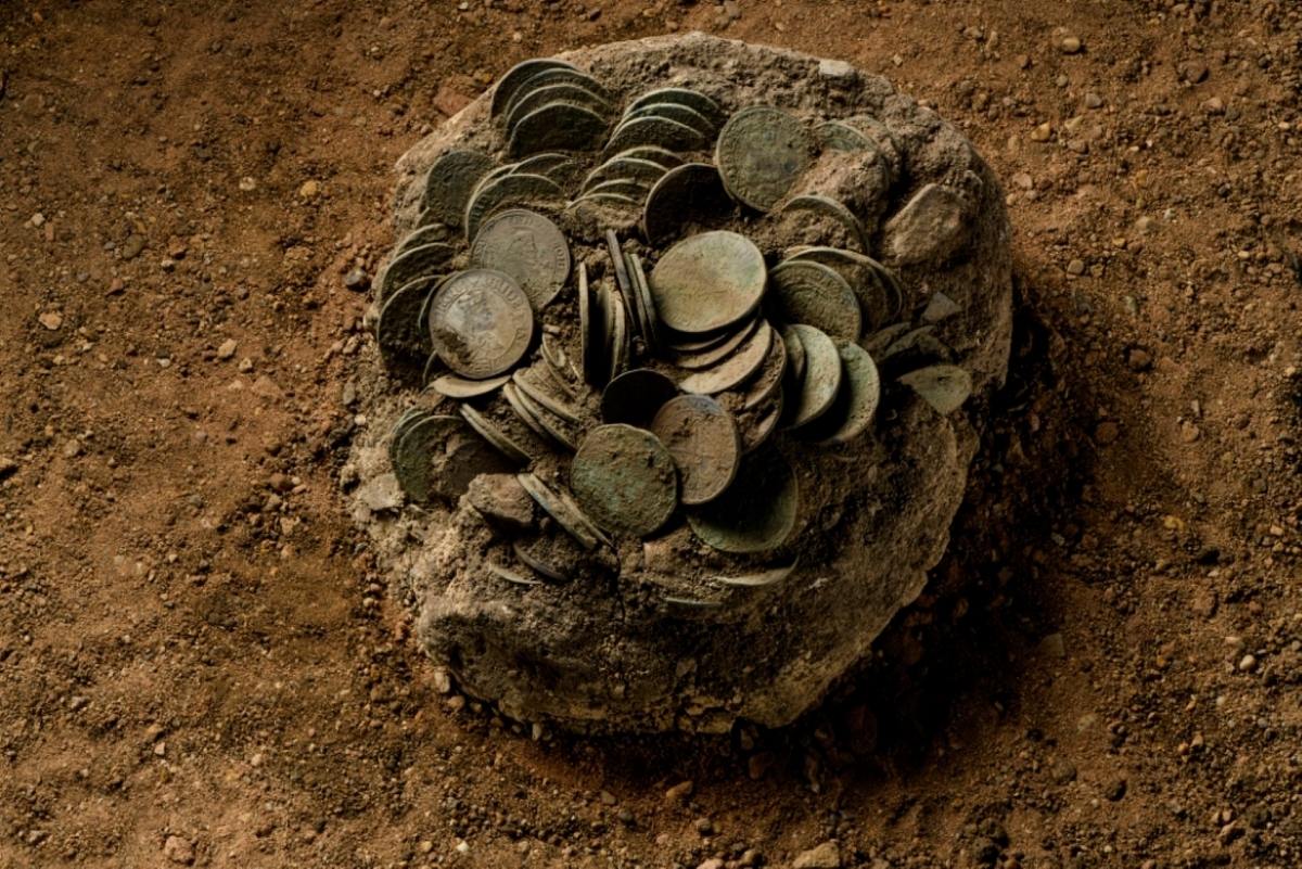 داستان کشف صدها سکه تاریخی در یک گودال