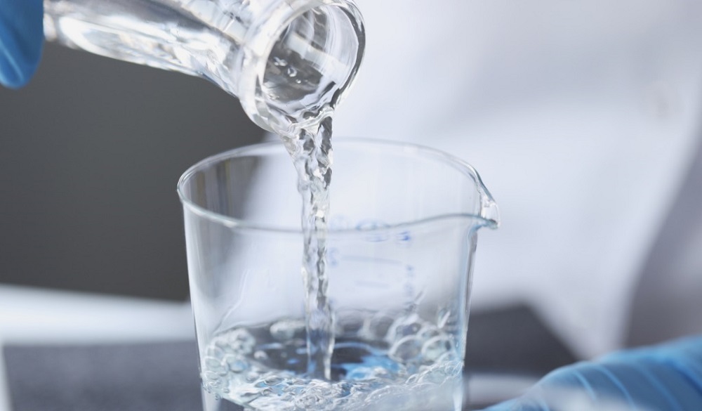 درباره نوشیدن آب مقطر/ آیا می دانستید این آب اسیدی است؟!