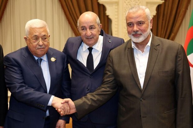 دیدار اسماعیل هنیه رهبر حماس و محمود عباس رئیس دولت فلسطین (تشکیلات خودگردان) با میانجیگری رئیس جمهوری الجزایر در این کشور