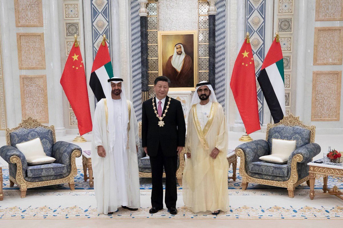 اعطای بالاترین نشان امارات از سوی رئیس دولت این کشور به شی جی پینگ رئیس جمهوری چین در سفر او به ابوظبی امارات