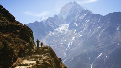 تصاویر جالب و باشکوه از پله های باستانی قله چت در استان مرکزی (فیلم)