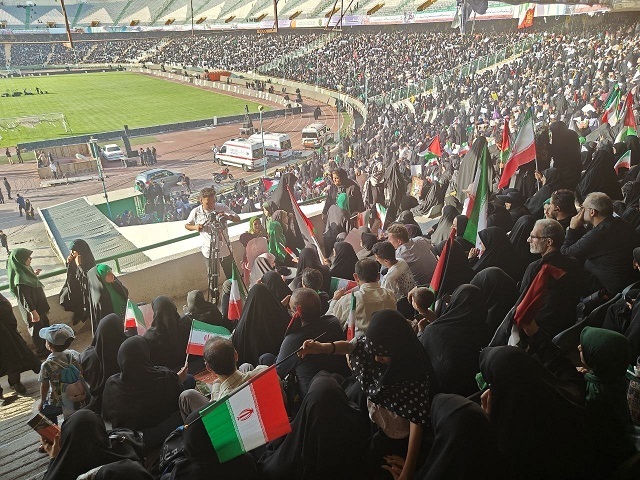 شگرد تلویزیون برای پخش نکردن صدای اجتماع حجاب در ورزشگاه آزادی