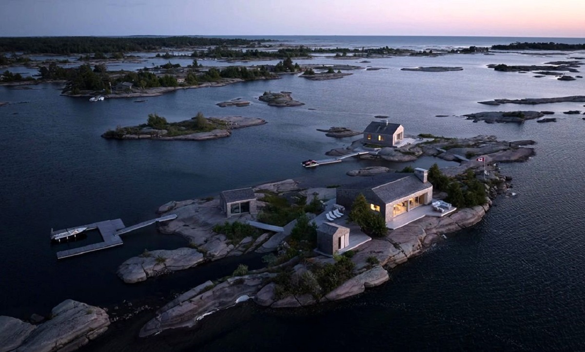 معماری جذاب خانه رویایی کانادا در جزیره ای صخره ای (+ عکس)