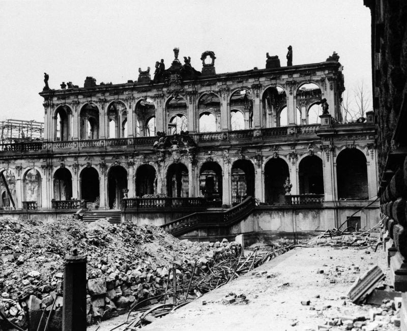 روزی که بمب افکن های متفقین یکی از زیباترین شهرهای آلمان را محو کردند