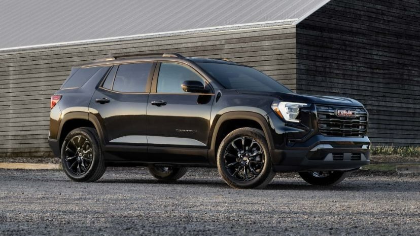 شاسی‌بلند جمع‌وجور GMC Terrain 2025 از راه رسید؛ خطوط تیز بدنه، موتور ۱۷۵ اسب‌بخار و نمایشگرهای بزرگ