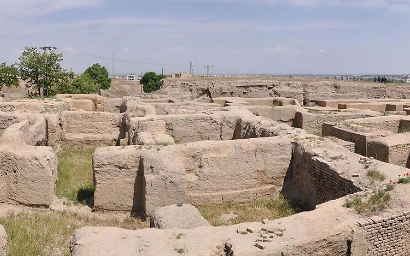 در تابستان به همدان سفر کنید. جایی که تاریخ و طبیعت به هم می رسند