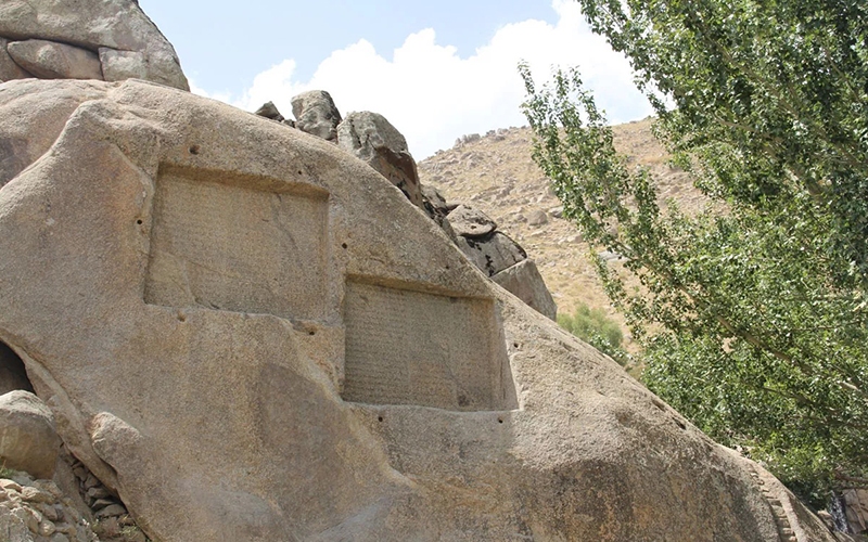 در تابستان به همدان سفر کنید. جایی که تاریخ و طبیعت به هم می رسند